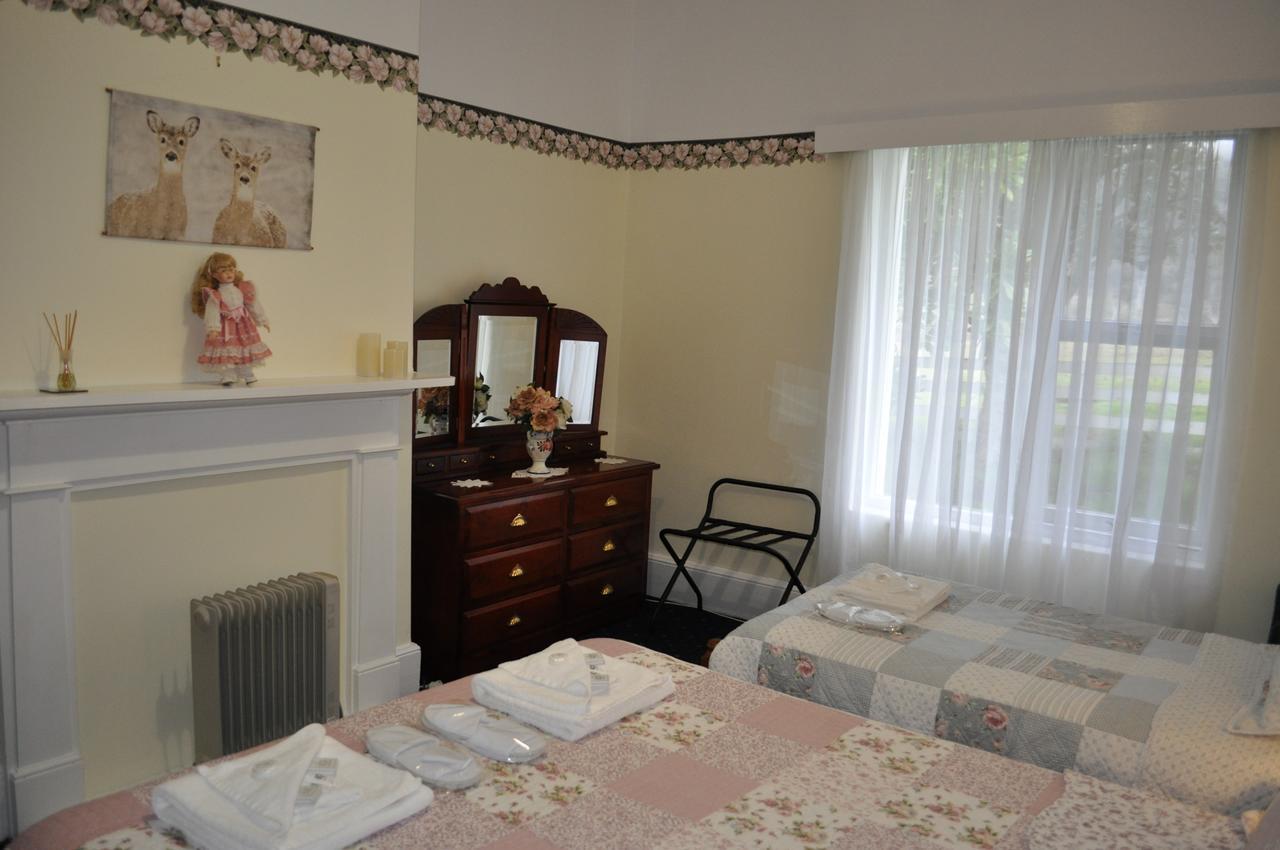 Roslyn House Bed & Breakfast Bushy Park Eksteriør billede