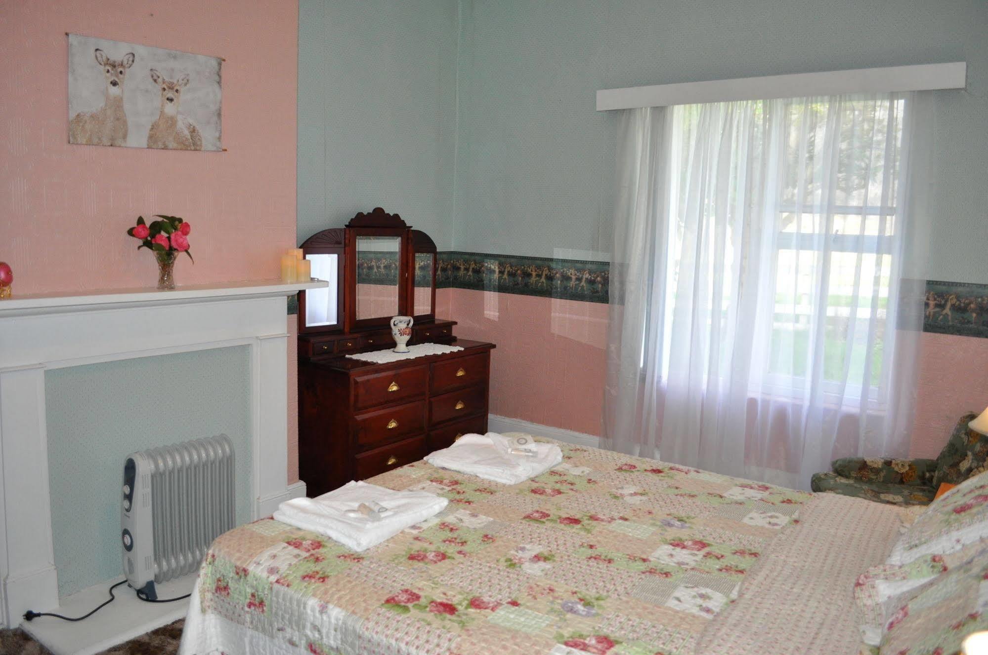 Roslyn House Bed & Breakfast Bushy Park Eksteriør billede