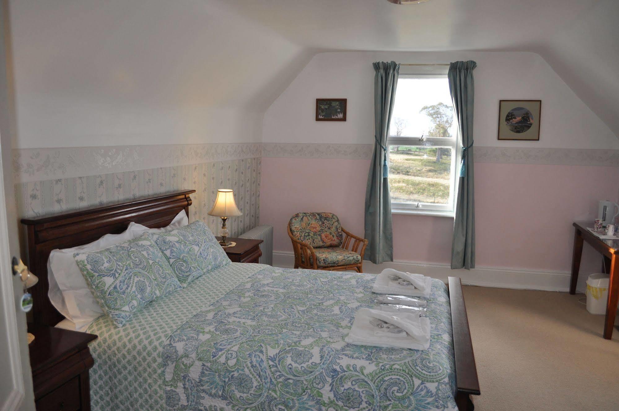Roslyn House Bed & Breakfast Bushy Park Eksteriør billede