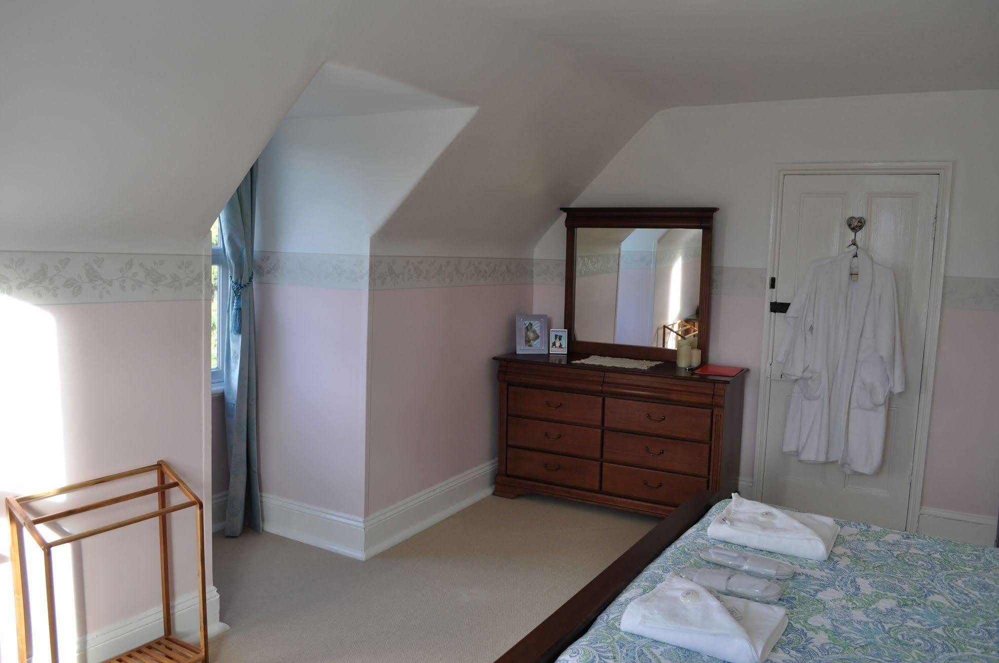 Roslyn House Bed & Breakfast Bushy Park Eksteriør billede