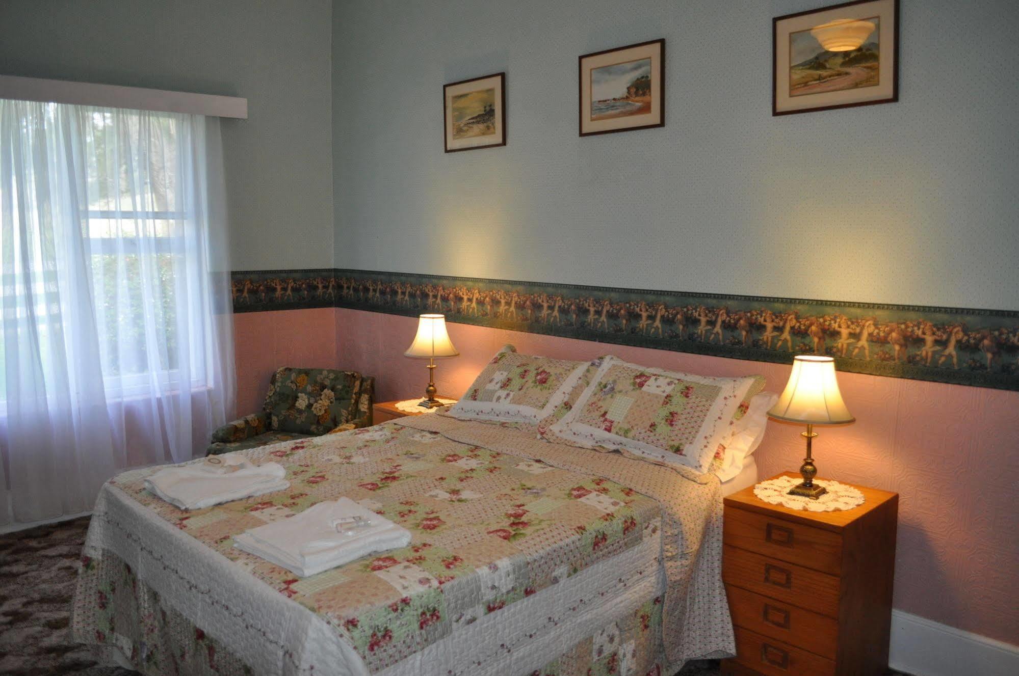 Roslyn House Bed & Breakfast Bushy Park Eksteriør billede